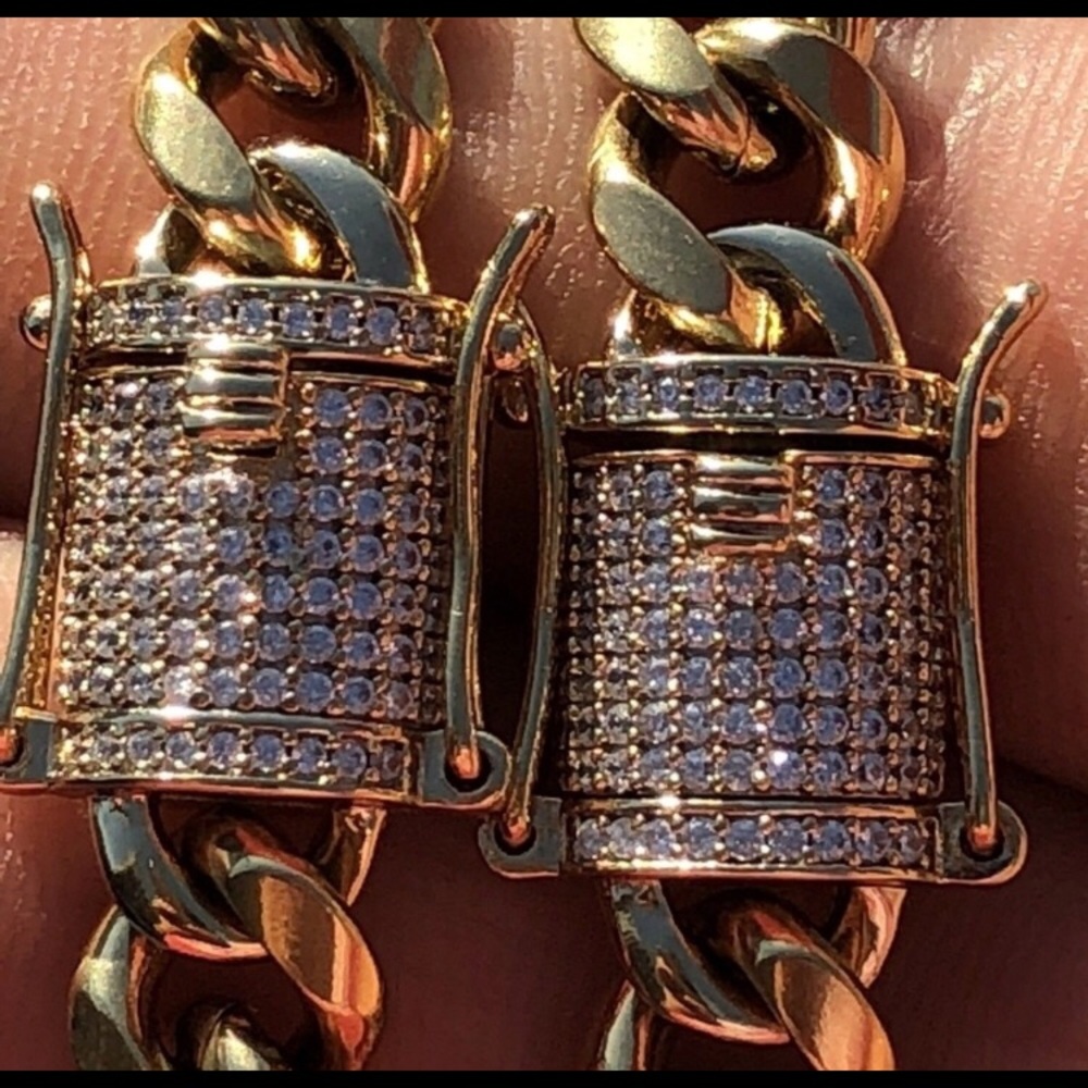 💎  14k Gold Miami Cuban Link Diamond Bracelet 💎 - Picture 4 of 6